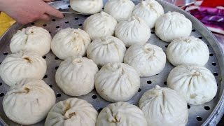 Juicy Pork Baozi in Chengdu Mindblowing 包子 [upl. by Dorcy]