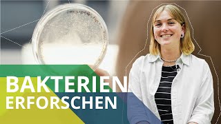 Kannibalistische Bazillen 🦠  Auf Arbeit mit … Mikrobiologin Lena Friebel [upl. by Kavanaugh963]