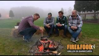 FireampFood TV  Barbecue Redneckbeans uit de Dutch Oven [upl. by Whiteley218]