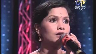 Sreenidhi singing madhurambam bhajare in Yede Tumbi Haaduvenu [upl. by Merrielle]