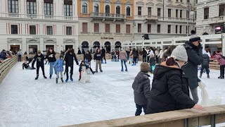 Pattinaggio sul ghiaccio grandi e piccini in pista a Trieste [upl. by Aryas]