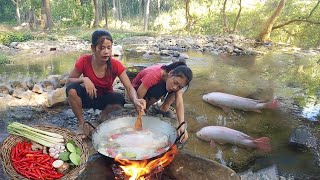 Find food in forest catch and cook redfish with mushroom for lunch [upl. by Matejka]