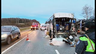 Автобус столкнулся с грузовиком на трассе М1 «Беларусь» водитель и экспедитор не выжили [upl. by Alisan402]