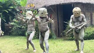 Mudmen AsaroTribe in der Nähe von Goroka Eastern Highlands Province PapuaNeuguinea [upl. by Normi]