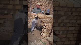 ¡Increíble Mira cómo este albañil construye un muro resistente [upl. by Ron521]