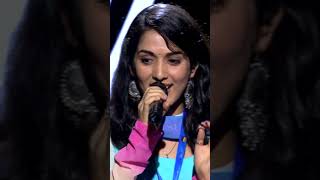 Shreya Singing Baahon Men Chale Aao live shreyaghoshal anamika latamangeshkar live music [upl. by Dody]