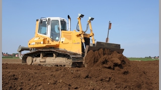 Rekultivierung einer Kiesgrube mit Liebherr PR 724 mit Trimble Laser und Bell B25D Dumper [upl. by Wester]