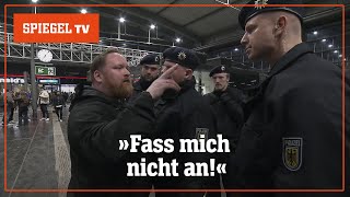 Waffenkontrollen an Berliner Bahnhöfen  SPIEGEL TV [upl. by Sheelah]