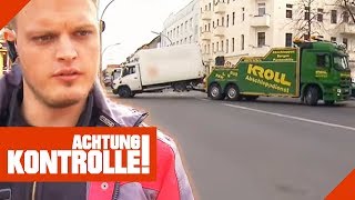 Heikle AbschleppAktion quotLeben am Limitquot als LKW Abschlepper  Achtung Kontrolle  Kabel Eins [upl. by Hanni317]