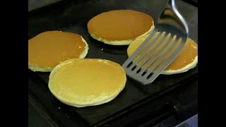 HOW TO MAKE THE BEST PANCAKES IN THE WORLD [upl. by Doowrehs]