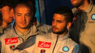 Lorenzo Insigne si rifiuta di parlare sul palco durante la presentazione [upl. by Oribelle]