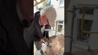 Stein aufteilen 🔨 handwerk ausbildung baustelle zimmermann maurer stein [upl. by Attayek]