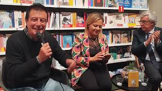 Paolo Siani ed Ottavio Lucarelli alla Mondadori Nola presenta Autilia Napolitano  RaNa [upl. by Bessie898]