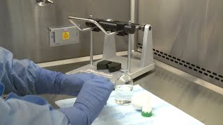 BD7491 BD PhaSeal Clinical Video 13 PharmacyBuilding the vial assembly using the vial fixture [upl. by Eruot]