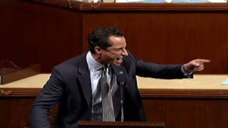 Anthony Weiner gets into slanging match with bakery heckler [upl. by Shawna]