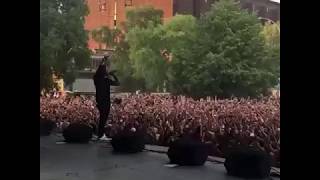 Damso ému Pleure devant ses fans [upl. by Etterb]