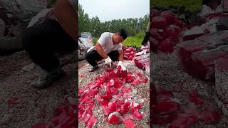 Este hombre encontró una piedra de cristal increíble 😮 [upl. by Sheeree65]