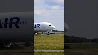 4K Icelandair 767 Close Up Landing😎🤩 [upl. by Pattani]