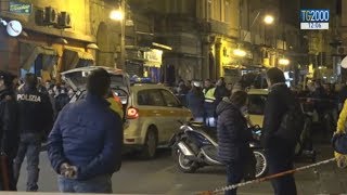 Frattamaggiore rapina in gioielleria Titolare uccide uno dei tre malviventi [upl. by Ahsahtan]