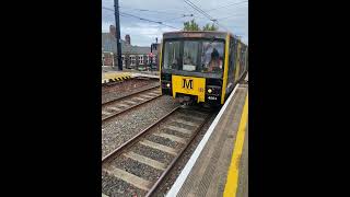 Tyne and Wear Metro Yellow line train 4064 arriving at Wallsend for St James [upl. by Dempstor]