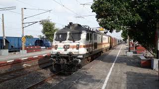 12342 Asansol Howrah Agnibina Superfast Express crossing Talit [upl. by Ibbison]