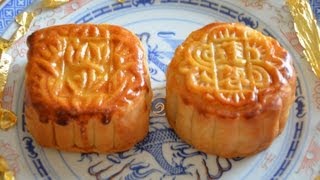 Cantonese salted egg yolk with Lotus paste mooncake 廣東鹹蛋黃蓮蓉月餅 [upl. by Gusta358]