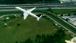 Singleengine Cessna pilot pulls evasive maneuver to avoid midair collision with passenger jet [upl. by Klapp631]