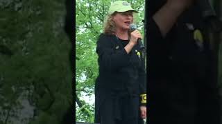 Carole King  I Feel the Earth Move March for Womens Lives 2004  01 [upl. by Aihsot905]