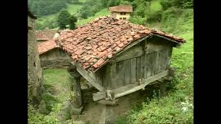 La Casa Tradicional Asturiana  Horreos y Paneras [upl. by Clementia]