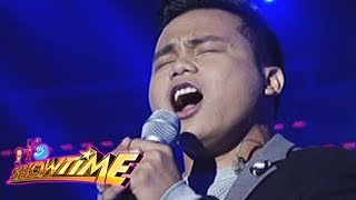 Its Showtime Noven Belleza sings quotTumahan Ka Naquot [upl. by Mackey981]