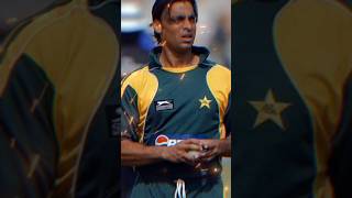 Shoaib Akhtar fastest bowling in the world 1613mph💪💪 [upl. by Yentihw]