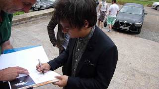 Jamie Cullum signing autographs on July 20 2014 in Stuttgart Germany EXCLUSIVE HD [upl. by Aible]