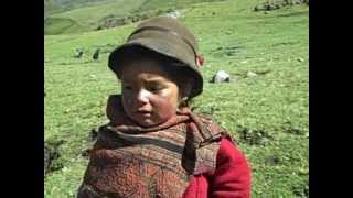 José Cusi Speaks Quechua with Andean girl on Lares Hike [upl. by Publius]