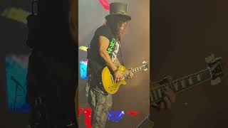 Slash’s Iconic ‘Sweet Child O’ Mine’ Riff – With Axl Rose and Duff McKagan Rocking Along [upl. by Cherilyn]