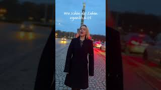 Jeanette Biedermann In der Dämmerung durch Berlin und immer ein Lied auf den Lippen „Sing“ Out Now [upl. by Ydne982]