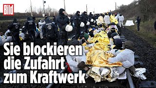 Nach LützerathProtesten Aktivisten besetzen Bahngleise [upl. by Eyram]