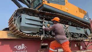 LIEBHERR LTM 116052 160 TON ALL TERRAINE CRANE UNLOAD THE HYUNDAI HYDRAULIC EXCAVATOR RIGGER [upl. by London]