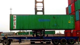 Penumpukan Container dengan Side Loader LINDE [upl. by Beau]