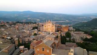 Duomo di Orvieto ripreso dal drone 4K [upl. by Nnyled923]