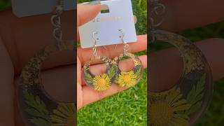 Resin Floral Earrings 🌼 Jewellerymaking resinart shorts youtubeshorts resinearrings [upl. by Schluter511]