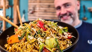 Veganes Bami Goreng vom Feinsten Der indonesische Küchenklassiker in 10 Minuten frisch zubereitet [upl. by Jocko]