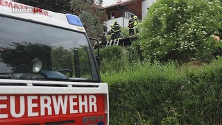 Drei Feuerwehren bei Brand einer Gartenhütte in Kematen an der Krems im Einsatz [upl. by Emalee]