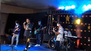 Tayo nalang dalawa cover KABAKXIT BAND live performance [upl. by Amasa]