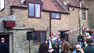 The Wurzels singing Drink up thy Zider [upl. by Wallis]