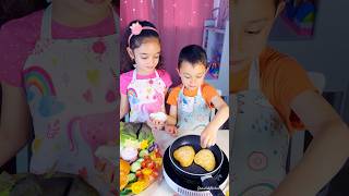 Children make a sandwich with a delicious and healthy vegetarian schnitzel shorts viral trending [upl. by Yotal]