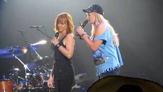 Reba amp Melissa Peterman at Mizzou Arena [upl. by Yesmar]