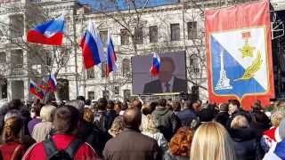 Тысячи севастопольцев на площади ПС Нахимова слушали обращение своего Президента [upl. by Morez596]