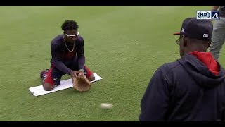 Ron Washington runs Braves rookie Ozzie Albies through fielding drills [upl. by Mahoney]