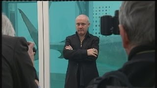 euronews le mag  Retrospetiva de Damien Hirst em Londres [upl. by Elocal852]