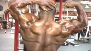 Bodybuilder Zin Croon training back [upl. by Annenn]